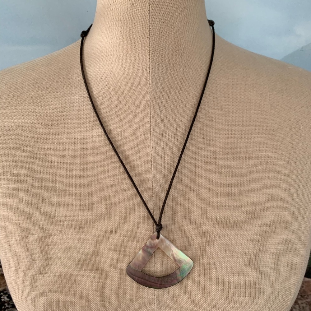 Women’s Adjustable shell necklace